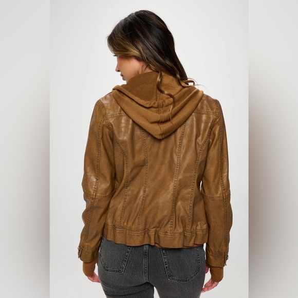 B. COATURE
VEGAN VIBES HOODED FAUX LEATHER JACKET - CAMEL - Picture 2 of 3